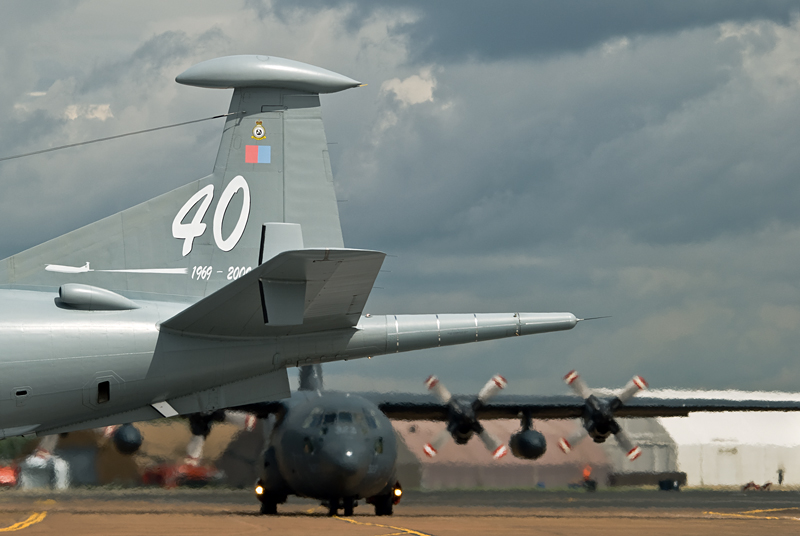 242_Fairford RIAT_British Aerospace Nimrod MR2 & CC-130 Hercules.jpg